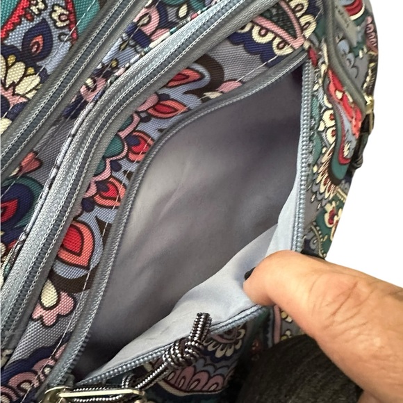 VERA BRADLEY LIGHTEN UP SLING BACKPACK KONA LAVENDER PAISLEY Travel, Hiking EUC - Picture 5 of 9